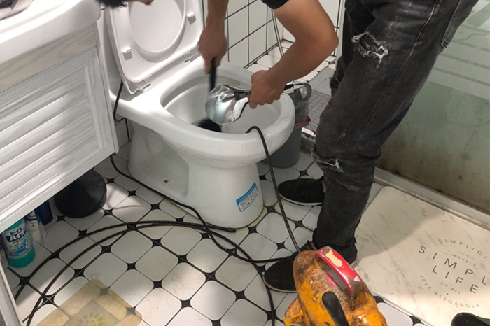 北镇马桶堵塞自己疏通还是找师傅?专业上门服务让你省时更省心